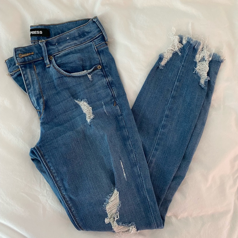 Express distressed ankle cut jeans